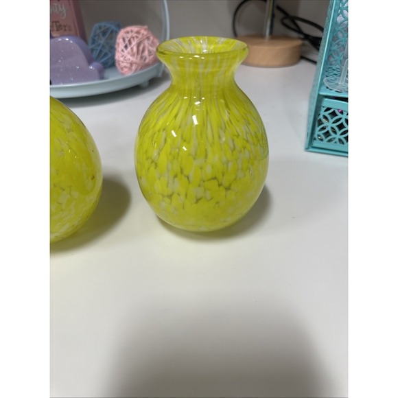 Art glass speckled swirled sunny yellow bud‎ vase flowers floral pretty Spring 3 - Picture 3 of 5